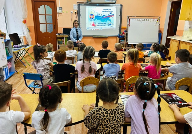 В Рузаевке транспортные полицейские и общественники провели профилактические мероприятия с несовершеннолетними В Рузаевке транспортные полицейские и общественники провели профилактические мероприятия с несовершеннолетними