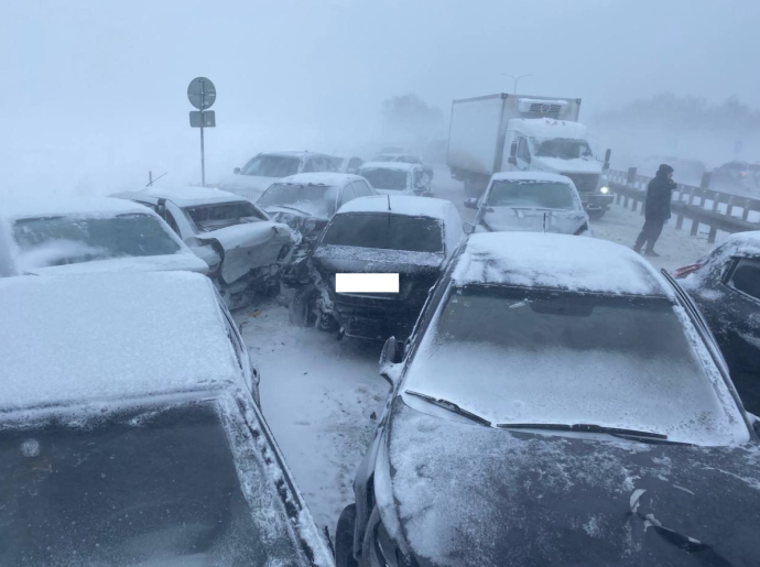 Трасса Пенза-Тамбов полностью перекрыта из-за жуткой массовой аварии Трасса Пенза-Тамбов полностью перекрыта из-за жуткой массовой аварии