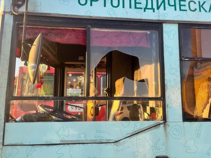 В Ярославле отправили на лечение повредившего троллейбус мужчину