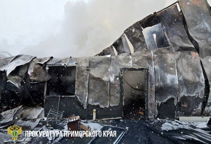 Пожар в Находке оставил девять человек без крова в снежную пургу