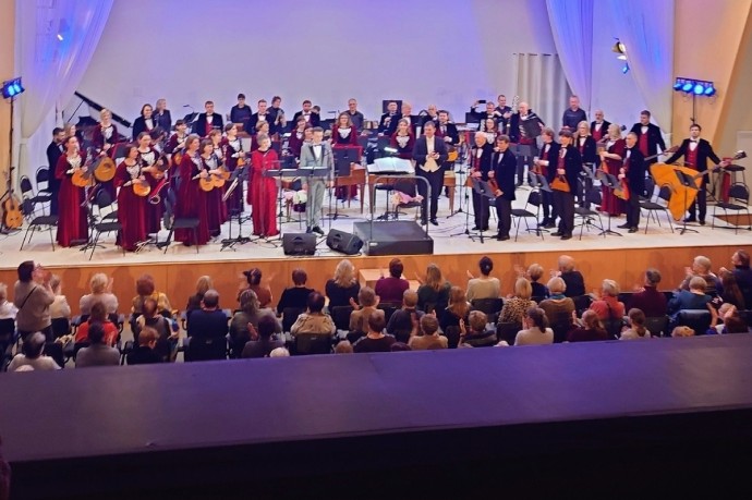 Спектакль в Карельской филармонии по мотивам «Семейного счастья» Льва Толстого заставил рыдать ползала Спектакль в Карельской филармонии по мотивам «Семейного счастья» Льва Толстого заставил рыдать ползала