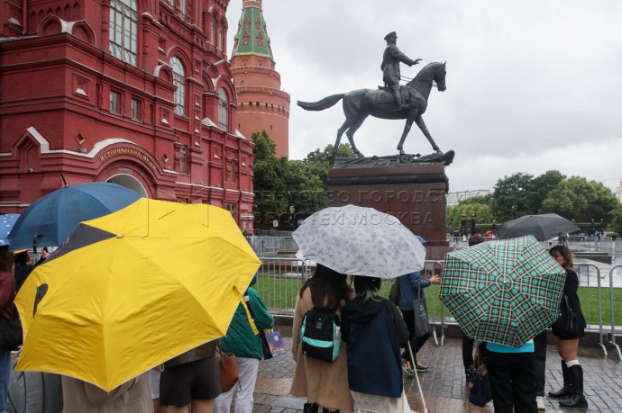 Ученый Фадеев назвал причину холодного июня в Москве