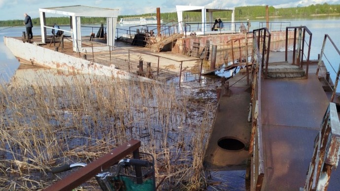 Пристань ушла под воду: под Ярославлем пообещали установить новый дебаркадер