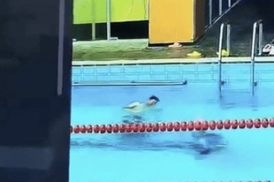 Мужчина нырнул в бассейн и сломал шею на глазах у семилетней дочери