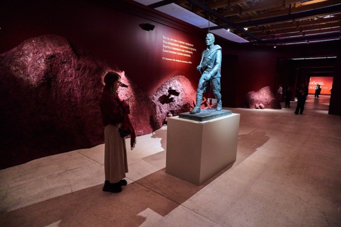 Экскурсоводами на выставке «Великая Победа. Россия – моя история» станут педагоги телешоу «Классная тема!»