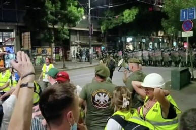 В Белграде произошли столкновения протестующих с полицией