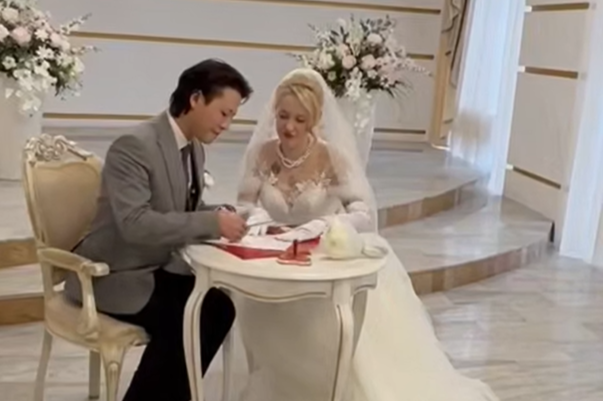 Первая свадьба 2026 года: в Туле зарегистрировали интернациональную пару Первая свадьба 2026 года: в Туле зарегистрировали интернациональную пару