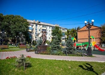 В Благовещенске началась обработка парков и скверов от клещей
