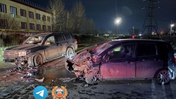 В Уфе при лобовом столкновении автомобилей водитель получил травмы В Уфе при лобовом столкновении автомобилей водитель получил травмы