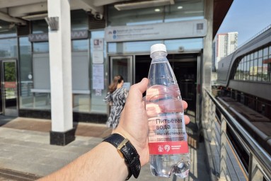 В московском метро организовали бесплатную раздачу питьевой воды
