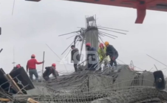 На месте обрушения здания в Южно-Сахалинске задействовали дополнительные силы