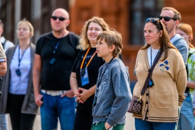Путешествия по киновселенной. Почти три тысячи километров прошли гиды на экскурсиях в кинопарке «Москино»