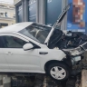 Водитель Kia влетел в здание кафе на Гостином дворе в Уфе
