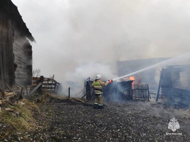 Тело мужчины нашли после тушения пожара в частном доме в Башкирии Тело мужчины нашли после тушения пожара в частном доме в Башкирии