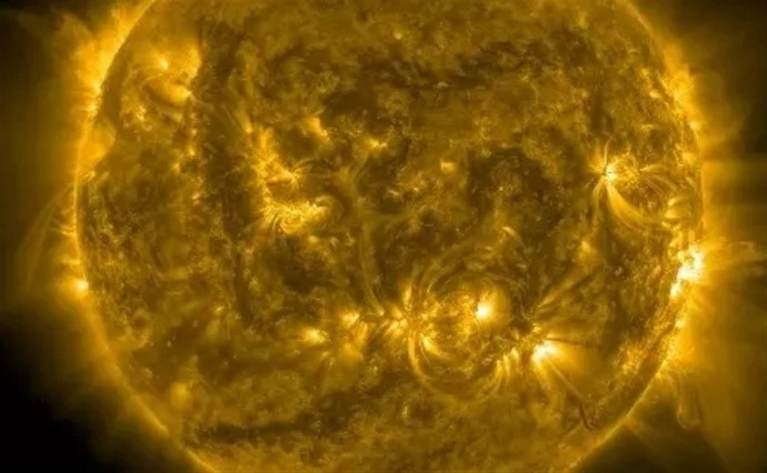 На Солнце произошла самая сильная за 1,5 месяца вспышка, последствия для Земли пока неясны