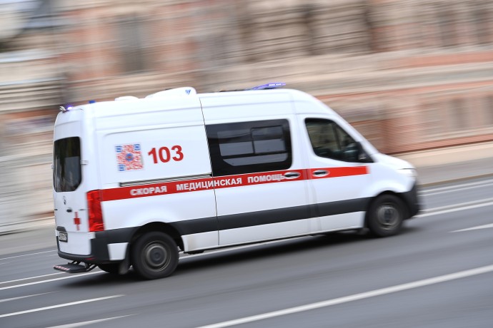 Mercedes с пассажирами опрокинулся на юге столицы