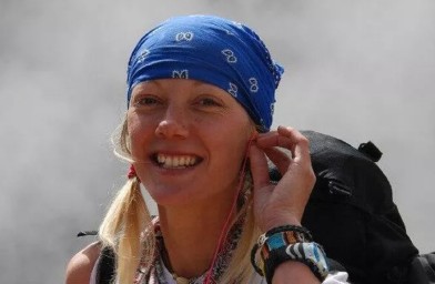 Покоится рядом с Наговицыной. Она поднимала людей с ДЦП на Килиманджаро, погибнув за шаг до главной цели жизни