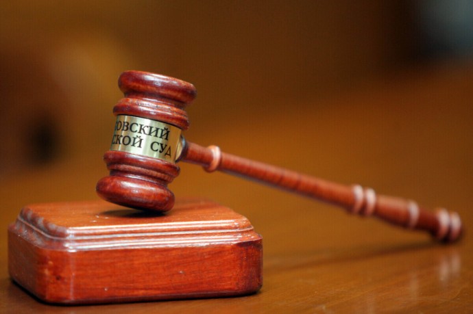 Стало известно, что учительница получила условный срок за секс с учениками