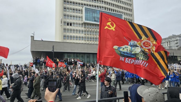 Во Владивостоке с размахом прошел военный парад в честь 80-летия Победы