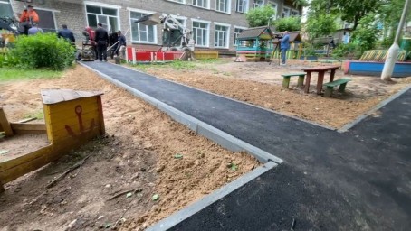В Кирове до конца августа благоустроят территории 30 детсадов