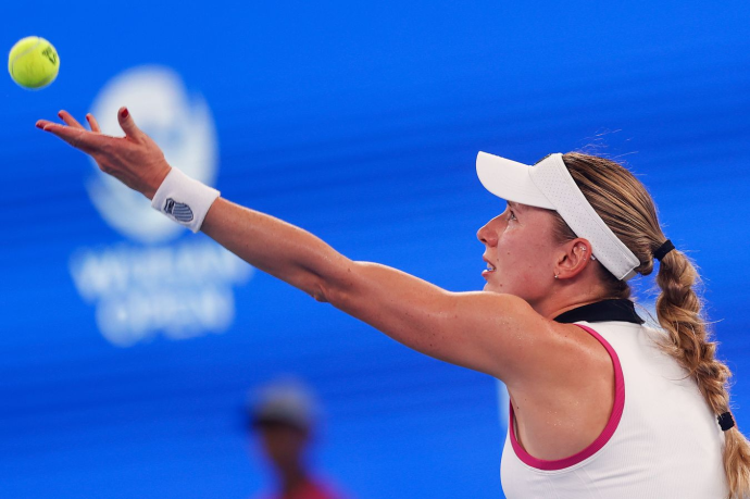Александрова обыграла американку Ли и вышла в 3-й круг турнира WTA-1000 в Ухане