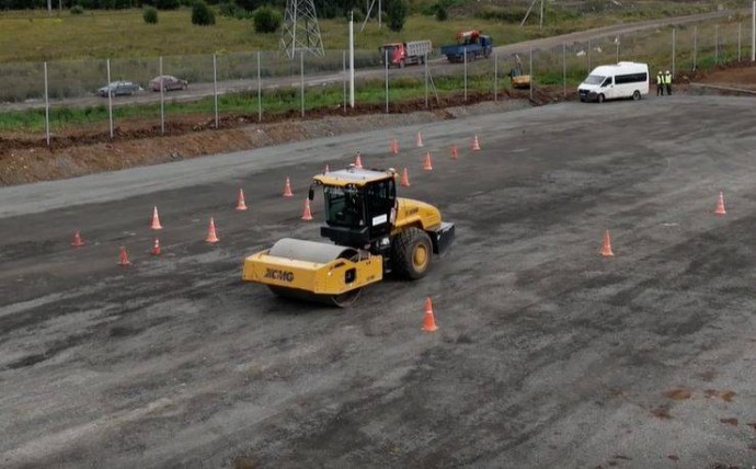 ​В Пермском крае на скоростной трассе протестировали прототип первого в РФ беспилотного катка