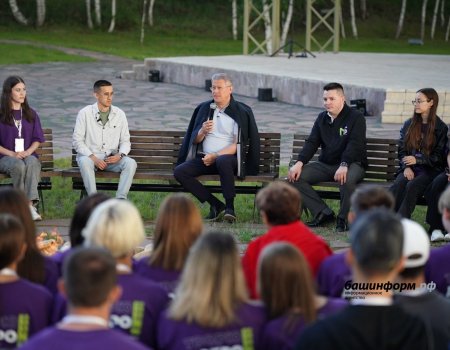 Глава Башкирии встретился с волонтёрами в парке «Патриот»