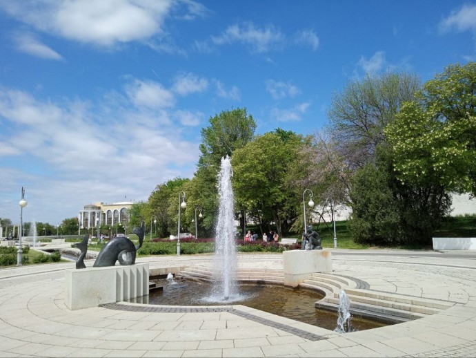 Фонтаны снова с нами: в Астрахани начался водный сезон