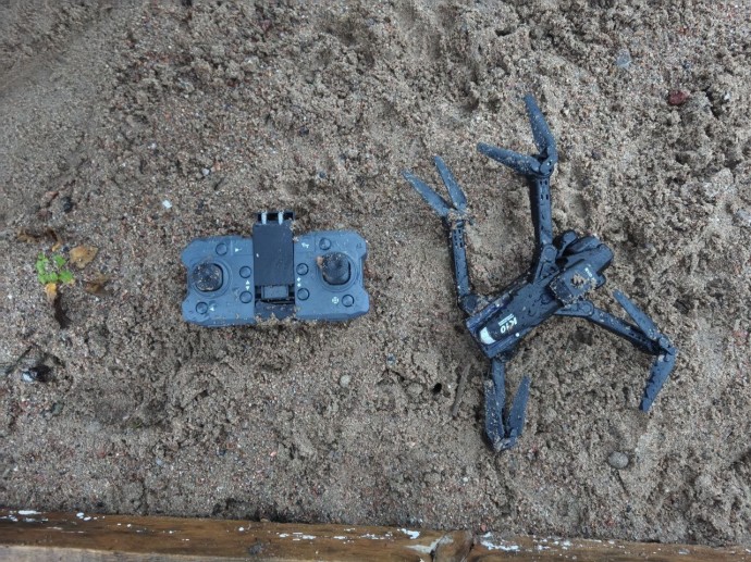 Опасный предмет, найденный у дома на Васильевском острове, оказался детским дроном