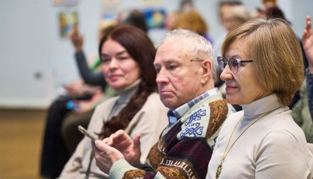 Участники «Московского долголетия» научатся пользоваться национальным мессенджером