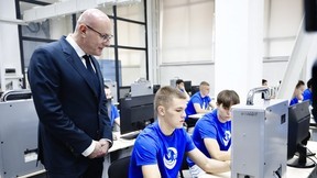 Дмитрий Чернышенко оценил образовательную инфраструктуру Самарской области и пообщался со студентами учебных заведений региона