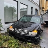 В Германии автомобиль въехал в группу людей