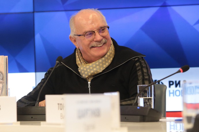 Путин вручил Михалкову орден Андрея Первозванного в Кремле