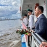 «Катюшу» спели на Амуре российские и китайские артисты во время акции «Цветы на воде»