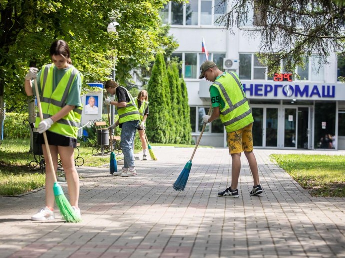 Белгородские кадровые центры трудоустроили за лето 20 990 подростков