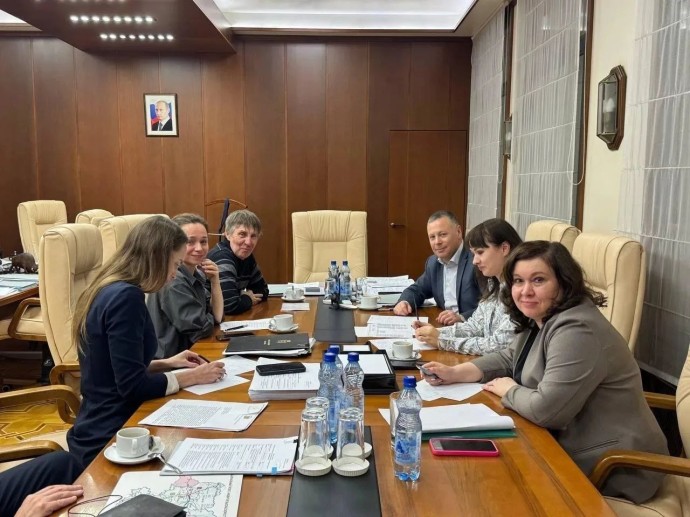 Губернатор Михаил Евраев встретился с актерами Ярославского театра кукол Губернатор Михаил Евраев встретился с актерами Ярославского театра кукол