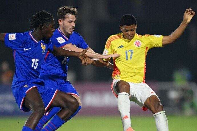 На юношеском чемпионате мира колумбийцы избили врача сборной Франции На юношеском чемпионате мира колумбийцы избили врача сборной Франции