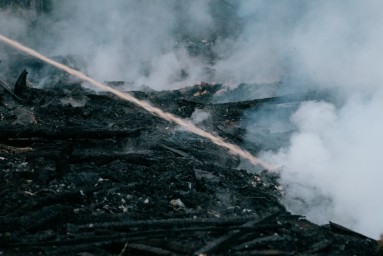 На улице Мереняшева в Пензе выгорела баня