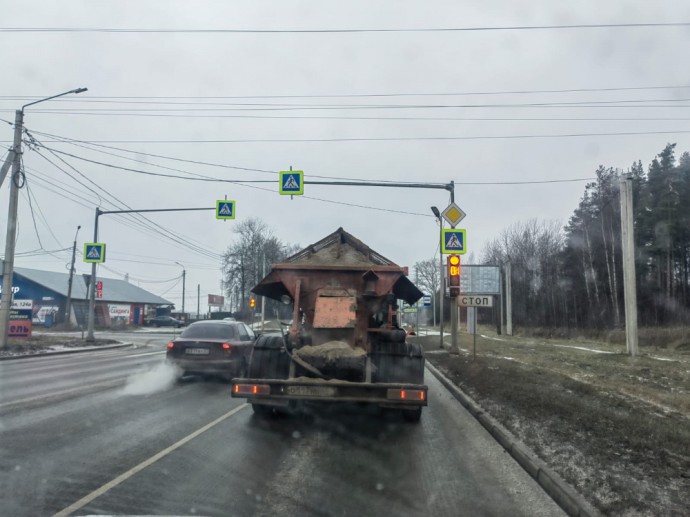 Кострому экстренно обрабатывают от гололеда