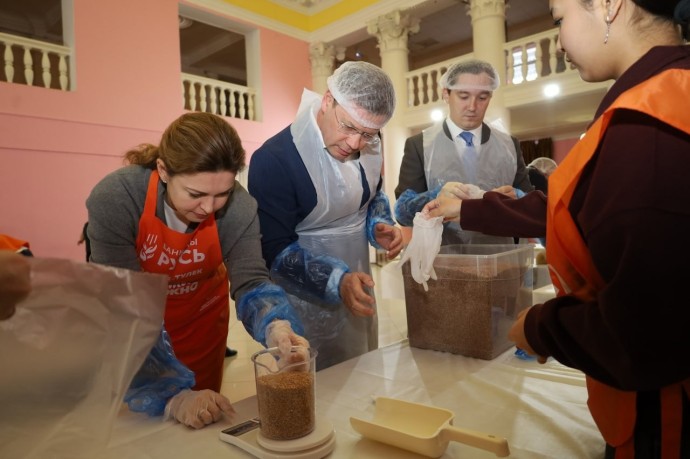 В Уфе подготовили 100 продуктовых наборов для нуждающихся