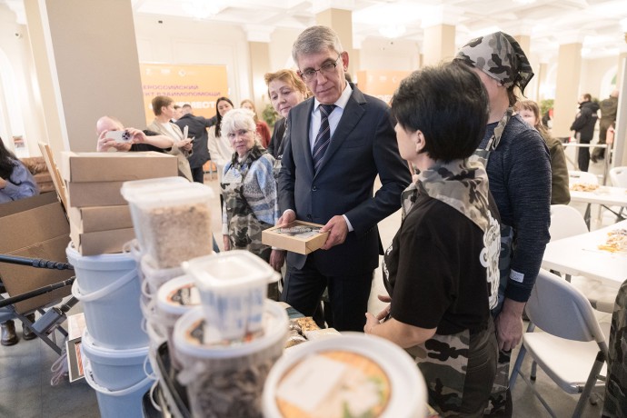 В Туле наградили лучших волонтёров: более 108 тысяч добровольцев меняют жизнь области к лучшему В Туле наградили лучших волонтёров: более 108 тысяч добровольцев меняют жизнь области к лучшему