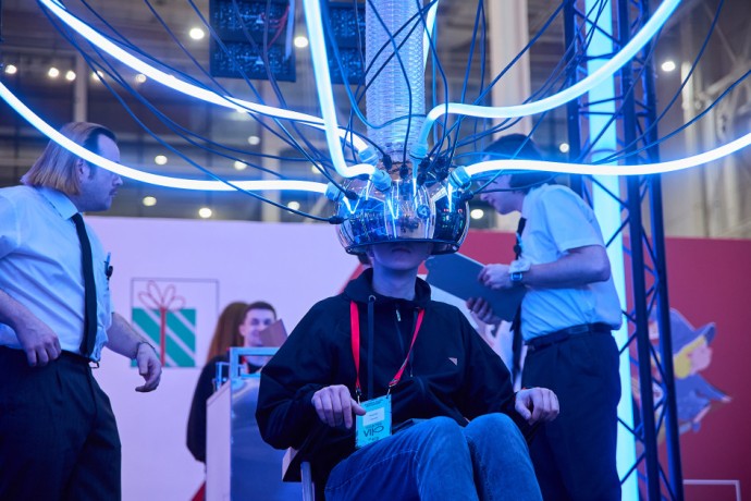 Художник Marvel, новые игры и конец «Кибердеревни». Первый день на «Комик-коне/Игромире»-2025