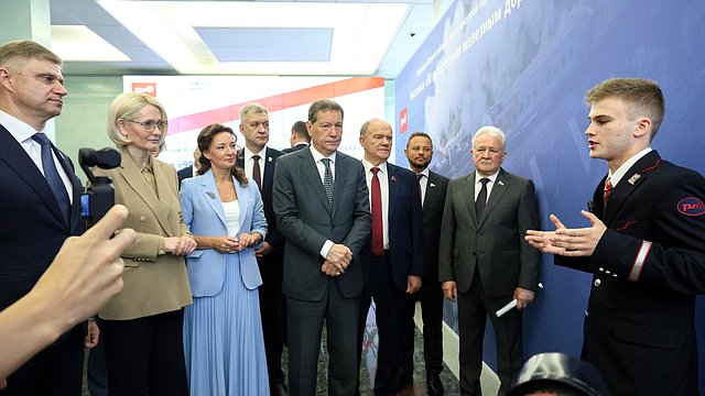 Выставка, посвященная 90-летию детских железных дорог России, открылась в Государственной Думе Выставка, посвященная 90-летию детских железных дорог России, открылась в Государственной Думе