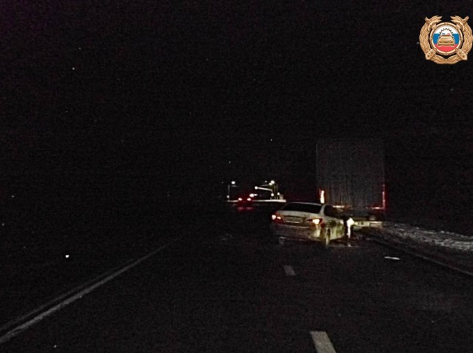 В Ярославской области на трассе «Золотое кольцо» столкнулись легковушка и фура В Ярославской области на трассе «Золотое кольцо» столкнулись легковушка и фура