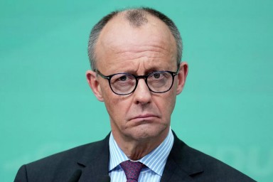 В Берлине заявили, что Трамп продолжил помощь Украине под влиянием Мерца
