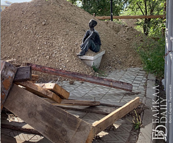 В Улан-Удэ несколько улиц третий год выживают в «сраче и бардаке»