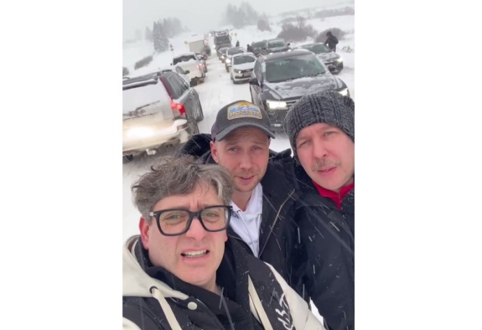 В Ярославле задержали спектакль из-за застрявших в переславской пробке актеров В Ярославле задержали спектакль из-за застрявших в переславской пробке актеров