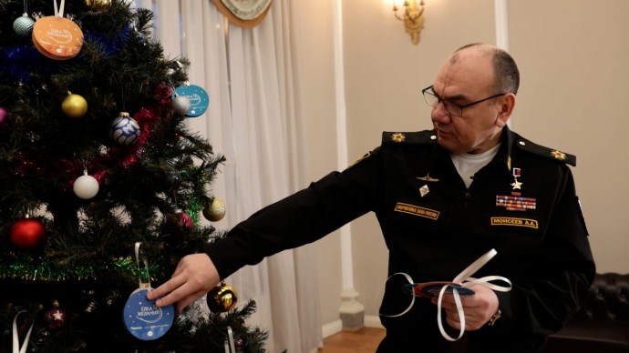 Главком ВМФ России адмирал флота Александр Моисеев принял участие в акции «Ёлка желаний»