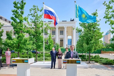Министры культуры России и Казахстана открыли Аллею вечной дружбы двух стран в Астане