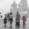 Москвичей предупредили о ливне с грозой в понедельник
